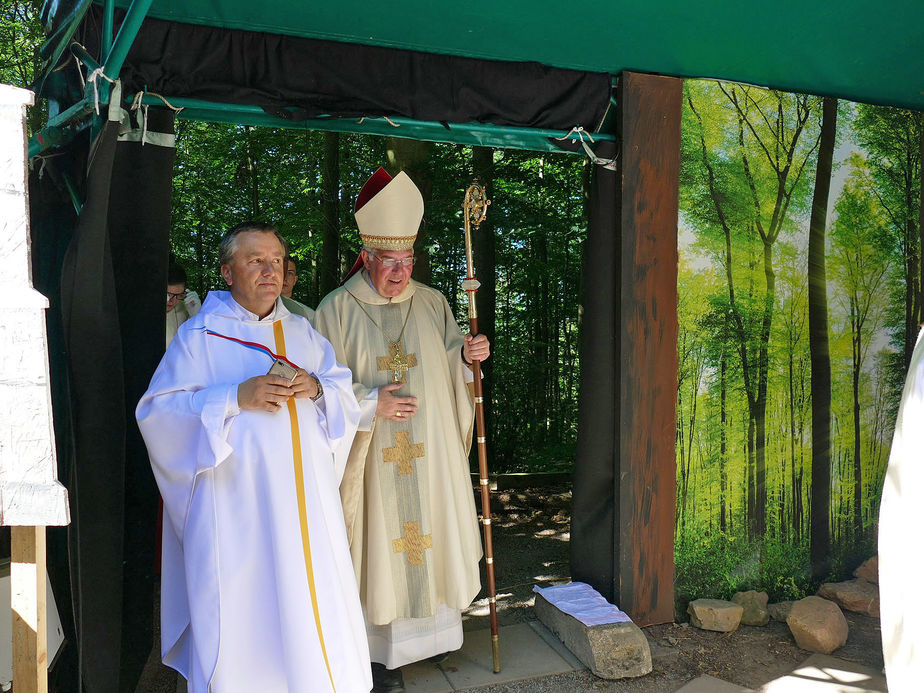 Festgottesdienst zum 1.000 Todestag des Heiligen Heimerads auf dem Hasunger Berg (Foto: Karl-Franz Thiede)